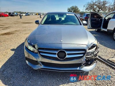 Piąte zdjęcie samochodu w środku: 2017 MERCEDES-BENZ C 300 VIN:55SWF4JB1HU191018 - miniatura