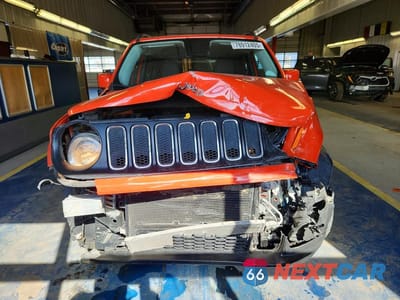 Piąte zdjęcie samochodu w środku: 2017 JEEP RENEGADE LATITUDE VIN:ZACCJBBB6HPF30144 - miniatura