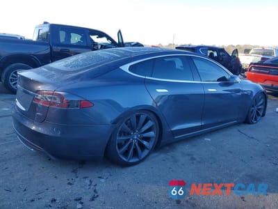 Trzecie zdjęcie samochodu z tyłu: 2016 TESLA MODEL S VIN:5YJSA1E28GF133929 - miniatura