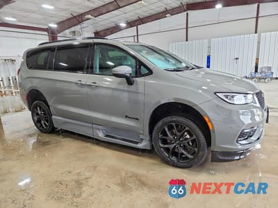 Czwarte zdjęcie samochodu z boku: 2023 CHRYSLER PACIFICA TOURING L VIN:2C4RC1BG3PR537962 - miniatura