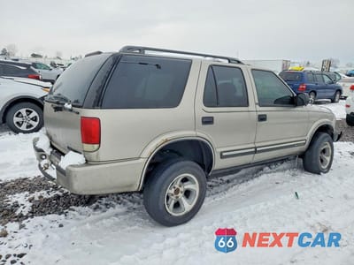 Trzecie zdjęcie samochodu z tyłu: 2001 CHEV BLAZER VIN:1GNDT13W01K232576 - miniatura
