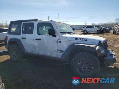 Czwarte zdjęcie samochodu z boku: 2023 JEEP WRANGLER SPORT VIN:1C4HJXDN9PW531400 - miniatura