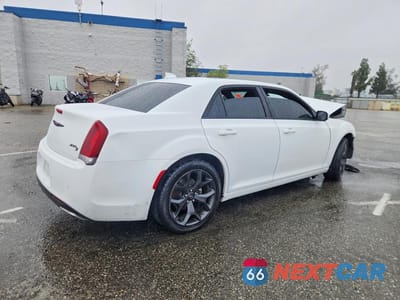 Trzecie zdjęcie samochodu z tyłu: 2023 CHRYSLER 300 S VIN:2C3CCABG8PH640987 - miniatura