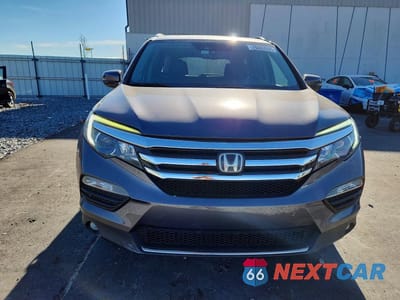 Piąte zdjęcie samochodu w środku: 2017 HONDA PILOT ELITE VIN:5FNYF6H00HB000439 - miniatura