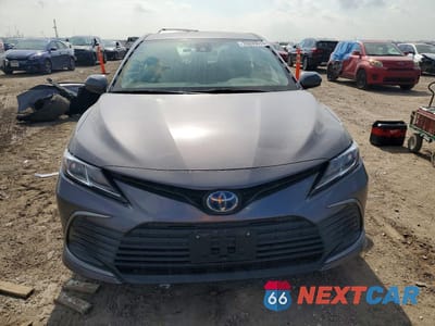 Piąte zdjęcie samochodu w środku: 2022 TOYOTA CAMRY LE VIN:4T1C31AK7NU576190 - miniatura