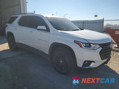 Czwarte zdjęcie samochodu z boku: 2021 CHEVROLET TRAVERSE LT VIN:1GNERGKW4MJ195047 - miniatura