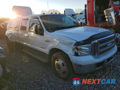 Czwarte zdjęcie samochodu z boku: 2005 FORD F350 SUPER DUTY VIN:1FTWW32P25EB43725 - miniatura