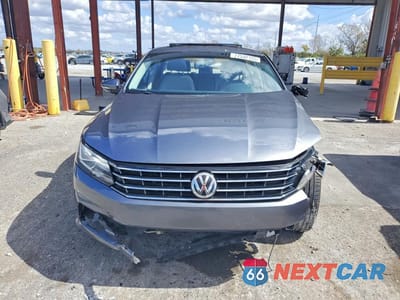 Piąte zdjęcie samochodu w środku: 2019 VOLKSWAGEN PASSAT WOLFSBURG VIN:1VWLA7A30KC002387 - miniatura
