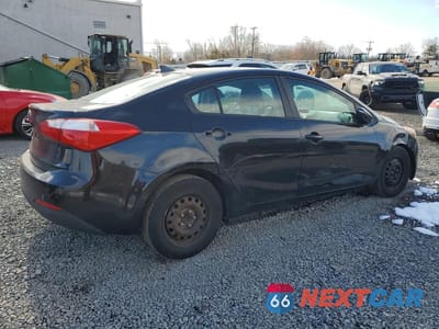 Trzecie zdjęcie samochodu z tyłu: 2015 KIA FORTE LX VIN:KNAFX4A62F5340873 - miniatura