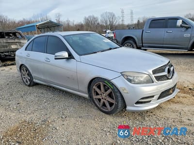 Czwarte zdjęcie samochodu z boku: 2011 MERCEDES-BENZ C 300 VIN:WDDGF5EB5BA460732 - miniatura