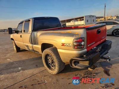 Drugie zdjęcie samochodu z przodu: 2000 CHEVROLET SILVERADO K1500 VIN:1GCEK19TXYZ300610 - miniatura