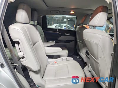 Zdjęcie 11 z 13 samochodu: 2018 TOYOTA HIGHLANDER LIMITED VIN:5TDDZRFH3JS825327 - miniatura
