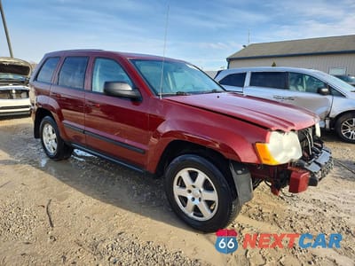 Czwarte zdjęcie samochodu z boku: 2008 JEEP GRAND CHEROKEE LAREDO VIN:1J8GR48K38C157817 - miniatura