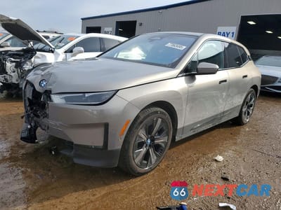 2025 BMW IX XDRIVE50 WB523CF01SCU45918 - główne zdjęcie licytacji z USA - miniatura