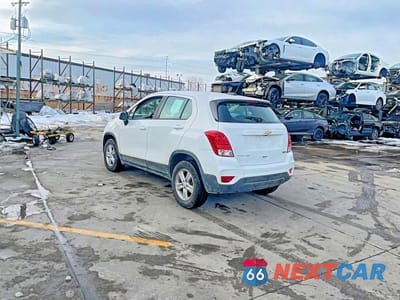 Trzecie zdjęcie samochodu z tyłu: 2018 CHEVROLET TRAX LS VIN:KL7CJNSB0JB583002 - miniatura