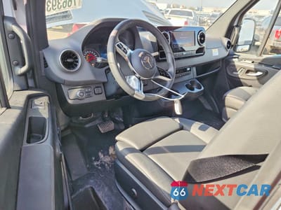 Zdjęcie 8 z 13 samochodu: 2025 MERCEDES BENZ SPRINTER 3500 XD DELIVERY VAN VIN:W1Y8ND6YXST225189 - miniatura