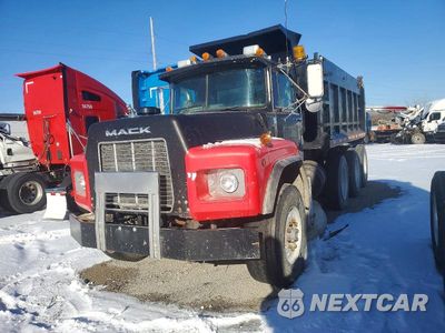 Drugie zdjęcie samochodu z przodu: 2001 MACK RB690S DUMP TRUCK VIN:1M2AM20C71M003725 - miniatura