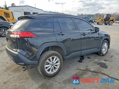 Trzecie zdjęcie samochodu z tyłu: 2023 TOYOTA COROLLA CROSS LE VIN:7MUCAAAG3PV040971 - miniatura
