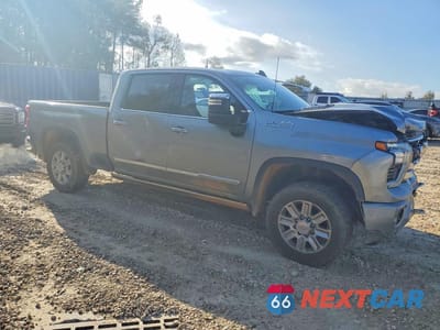 Czwarte zdjęcie samochodu z boku: 2024 CHEVROLET SILVERADO K3500 HIGH COUNTRY VIN:2GC4YVEY6R1148385 - miniatura