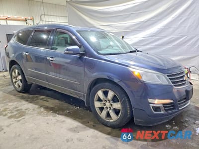 Czwarte zdjęcie samochodu z boku: 2013 CHEVROLET TRAVERSE LTZ VIN:1GNKVLKD0DJ105785 - miniatura