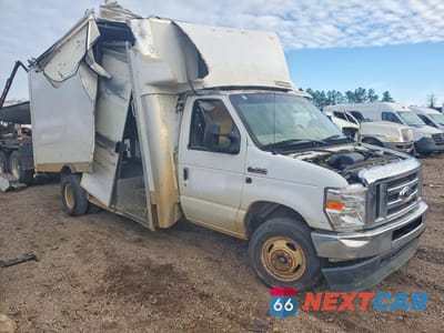 Czwarte zdjęcie samochodu z boku: 2022 FORD E450 DELIVERY TRUCK VIN:1FDXE4FN0NDC22690 - miniatura
