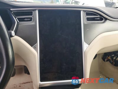 Zdjęcie 9 z 11 samochodu: 2018 TESLA MODEL S VIN:5YJSA1E24JF246333 - miniatura