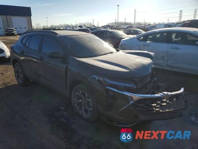 Czwarte zdjęcie samochodu z boku: 2024 CHEVROLET TRAX 1LT VIN:KL77LHE2XRC075005 - miniatura