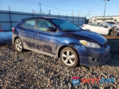 Czwarte zdjęcie samochodu z boku: 2009 TOYOTA COROLLA MATRIX S VIN:2T1LE40E19C010315 - miniatura