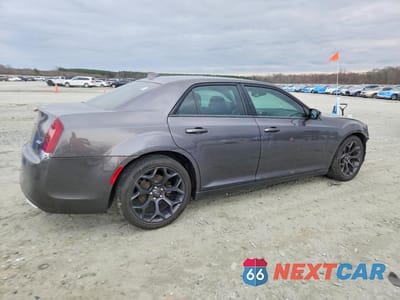 Trzecie zdjęcie samochodu z tyłu: 2019 CHRYSLER 300 TOURING VIN:2C3CCAAG6KH555995 - miniatura