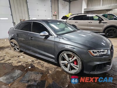 Czwarte zdjęcie samochodu z boku: 2019 AUDI RS3 VIN:WUABWGFF7KA907596 - miniatura