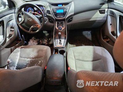 Zdjęcie 8 z 12 samochodu: 2013 HYUNDAI ELANTRA GLS VIN:KMHDH4AE5DU894616 - miniatura
