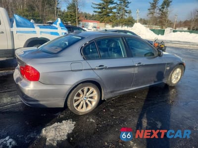 Trzecie zdjęcie samochodu z tyłu: 2011 BMW 328 XI SULEV VIN:WBAPK5G56BNN27440 - miniatura
