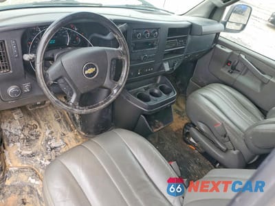Zdjęcie 8 z 14 samochodu: 2020 CHEVROLET EXPRESS 2500 CARGO UTILITY / SERVICE VAN VIN:1GCWGBFP9L1175934 - miniatura