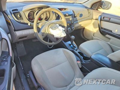 Zdjęcie 8 z 12 samochodu: 2010 KIA FORTE KOUP EX VIN:KNAFU6A21A5120201 - miniatura