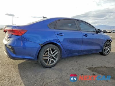 Trzecie zdjęcie samochodu z tyłu: 2019 KIA FORTE GT LINE VIN:3KPF34AD1KE110141 - miniatura