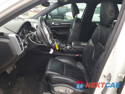 Zdjęcie 7 z 13 samochodu: 2013 PORSCHE CAYENNE GTS VIN:WP1AD2A25DLA71668 - miniatura