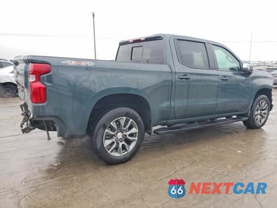 Trzecie zdjęcie samochodu z tyłu: 2026 CHEVROLET SILVERADO K1500 LT VIN:1GCPKDEK2TZ128704 - miniatura