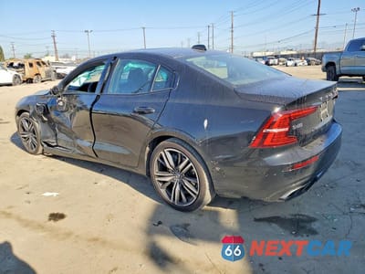 Drugie zdjęcie samochodu z przodu: 2021 VOLVO S60 T8 RECHARGE R-DESIGN VIN:7JRBR0FZ6MG122994 - miniatura