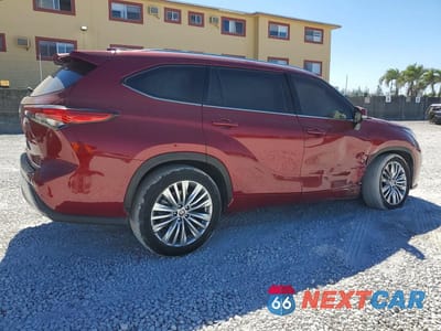 Trzecie zdjęcie samochodu z tyłu: 2023 TOYOTA HIGHLANDER PLATINUM VIN:5TDKDRAH3PS035094 - miniatura