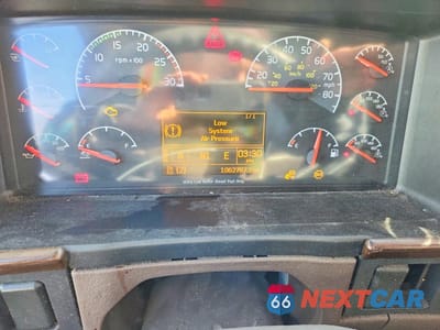 Zdjęcie 8 z 10 samochodu: 2017 VOLVO VNL SEMI TRUCK VIN:4V4NC9EG5HN983509 - miniatura