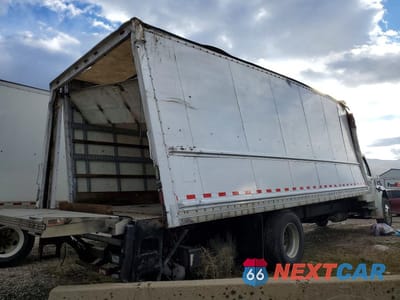 Trzecie zdjęcie samochodu z tyłu: 2019 FREIGHTLINER M2 106 MED - SEMI TRUCK VIN:3ALACWFC3KDKB8914 - miniatura
