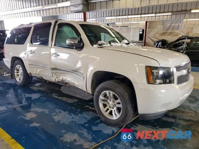 Czwarte zdjęcie samochodu z boku: 2011 CHEVROLET SUBURBAN K1500 LTZ VIN:1GNSKKE36BR343743 - miniatura