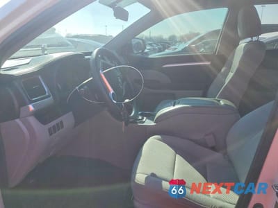 Zdjęcie 7 z 12 samochodu: 2014 TOYOTA HIGHLANDER LE VIN:5TDZARFH9ES004705 - miniatura