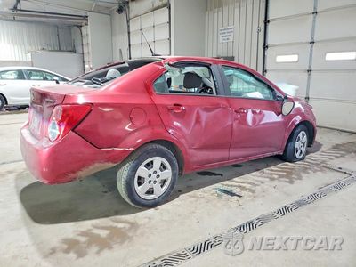 Trzecie zdjęcie samochodu z tyłu: 2013 CHEVROLET SONIC LS VIN:1G1JA5SG2D4108393 - miniatura