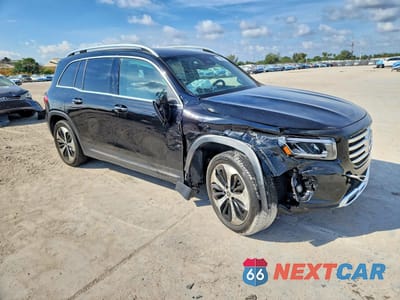 Czwarte zdjęcie samochodu z boku: 2024 MERCEDES-BENZ GLB 250 VIN:W1N4M4GB6RW356203 - miniatura