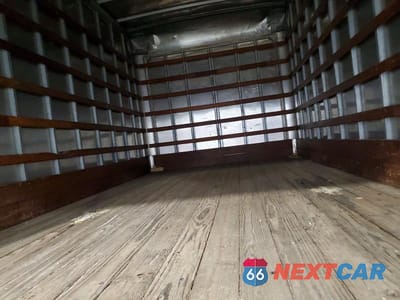 Zdjęcie 10 z 13 samochodu: 2004 ISUZU NPR BOX TRUCK VIN:JALB4B14847002312 - miniatura