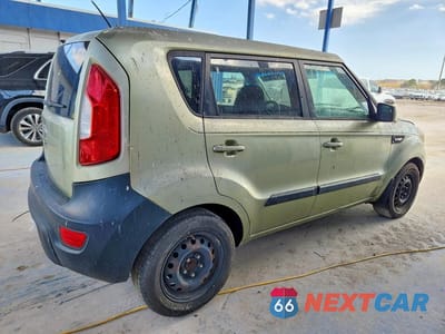 Trzecie zdjęcie samochodu z tyłu: 2013 KIA SOUL BASE VIN:KNDJT2A52D7626406 - miniatura