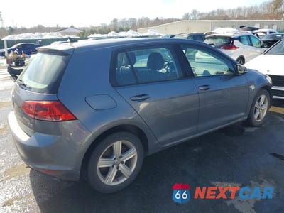 Trzecie zdjęcie samochodu z tyłu: 2017 VOLKSWAGEN GOLF S VIN:3VW217AU8HM068018 - miniatura