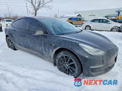 Czwarte zdjęcie samochodu z boku: 2018 TESLA MODEL 3 VIN:5YJ3E1EA2JF028486 - miniatura