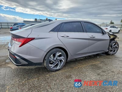 Trzecie zdjęcie samochodu z tyłu: 2025 HYUNDAI ELANTRA LIMITED VIN:KMHLN4DJ2SU129356 - miniatura